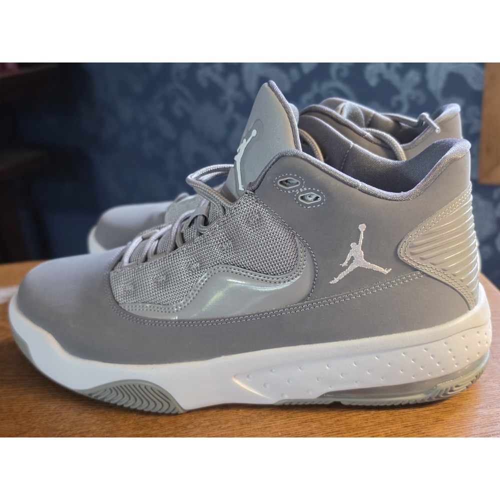 Nike Air Jordan Max Aura 2 Medium Grey/White/Cool Grey, Size 9 **CLEAN**/No Box
